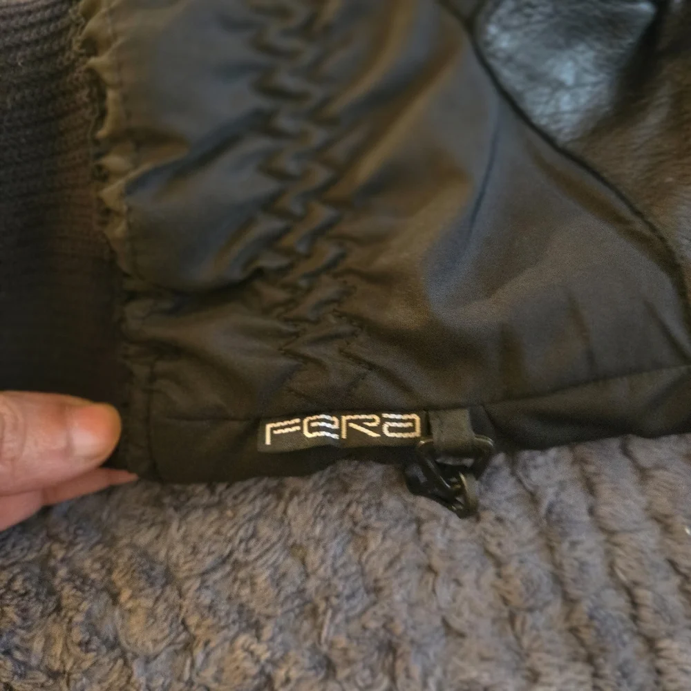Black Fera Mittens Size L